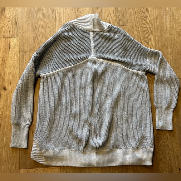 GAP Ribbed Knit Cardigan in Light Gray - Picture 3 of 4